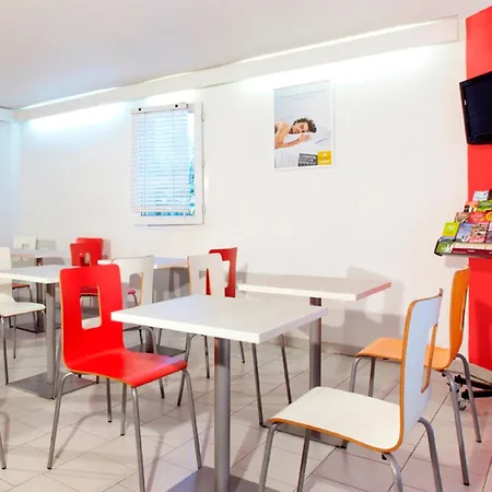 Première Classe Toulouse Nord - *