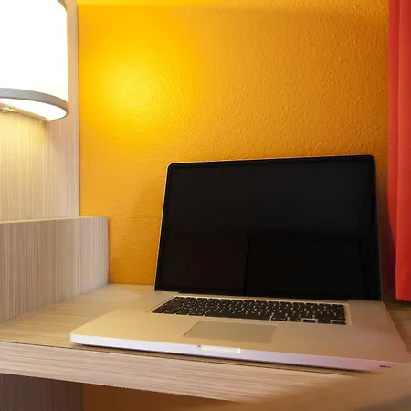 Première Classe Toulouse Nord - *